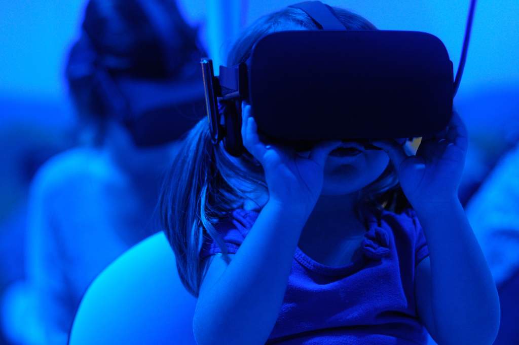 Kind mit einer VR-Brille